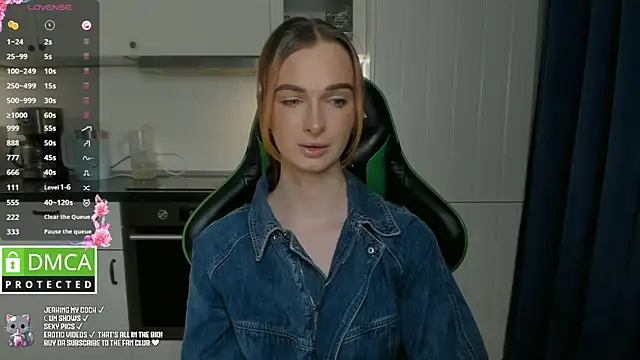 Snapshot of Lee_Loo chatting on February 4, 3:04 pm Lee Loo online show from February 4, 3:04 pm