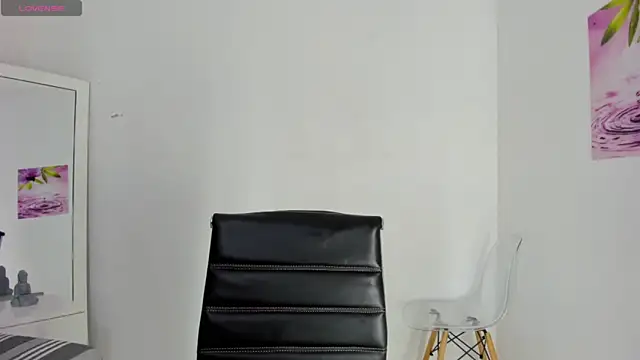 Snapshot of AlmaSean chatting on February 13, 6:59 pm AlmaSean online show from February 13, 6:59 pm