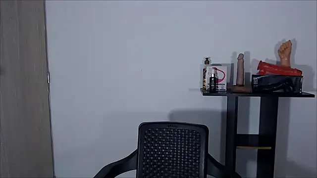 Snapshot of sofiaxdollxxx chatting on February 16, 4:20 am sofiaxdollxxx online show from February 16, 4:20 am