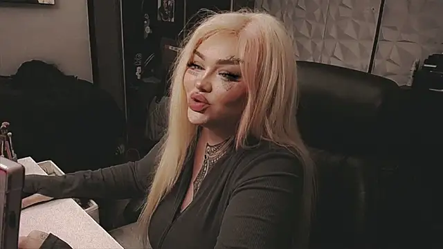 Snapshot of sheylagoddess11 chatting on December 17, 3:01 am sheylagoddess11 online show from December 17, 3:01 am