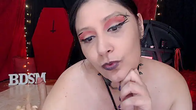 Snapshot of MonetKitty chatting on May 19, 7:31 pm MonetKitty online show from May 19, 7:31 pm