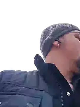 Snapshot of BuckWessle chatting on February 15, 8:22 am BuckWessle online show from February 15, 8:22 am