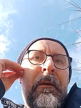 Snapshot of BuckWessle chatting on February 20, 1:19 pm BuckWessle online show from February 20, 1:19 pm