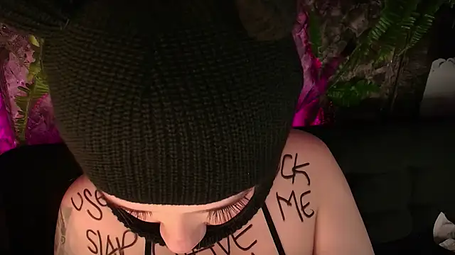 Snapshot of Laura_takint chatting on December 20, 5:40 pm Laura takint online show from December 20, 5:40 pm