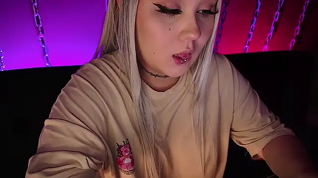 Snapshot of Laura_takint chatting on January 4, 5:37 pm Laura takint online show from January 4, 5:37 pm