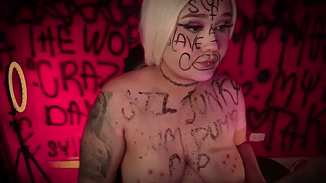 Snapshot of Laura_takint chatting on February 12, 7:02 pm Laura takint online show from February 12, 7:02 pm