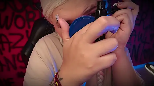 Snapshot of Laura_takint chatting on February 15, 4:01 pm Laura takint online show from February 15, 4:01 pm