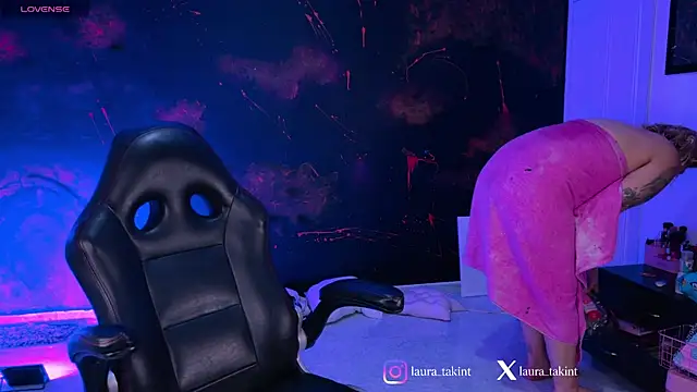 Snapshot of Laura_takint chatting on January 13, 7:19 pm Laura takint online show from January 13, 7:19 pm