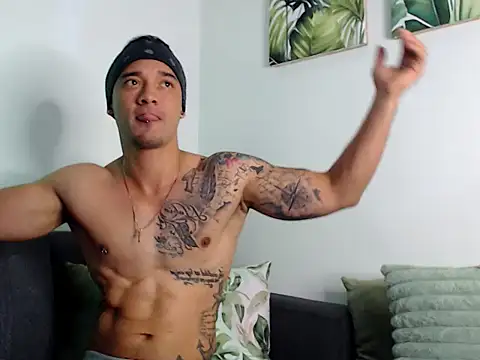 Snapshot of SimonRoberth chatting on October 5, 1:48 am SimonRoberth online show from October 5, 1:48 am