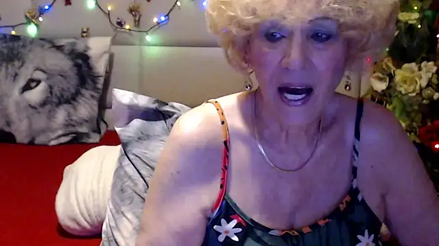 Snapshot of HappyWomanOn chatting on May 31, 9:27 am HappyWomanOn online show from May 31, 9:27 am