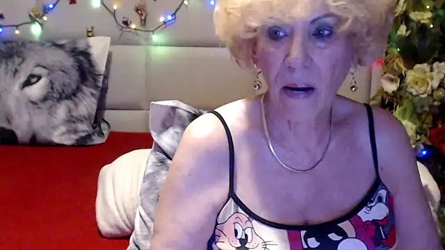 Snapshot of HappyWomanOn chatting on May 31, 6:20 pm HappyWomanOn online show from May 31, 6:20 pm