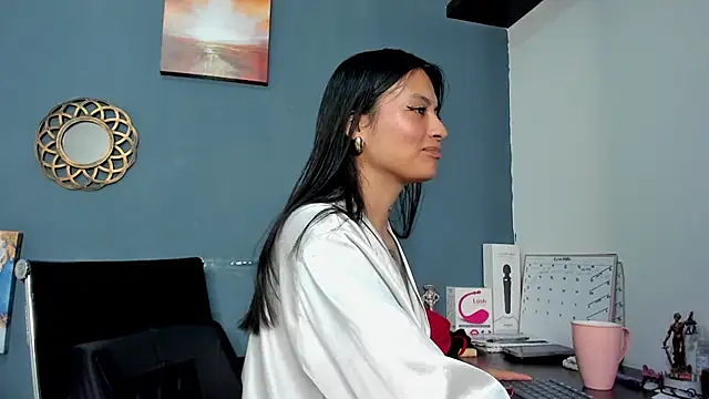nia  white online show from December 17, 5:47 pm