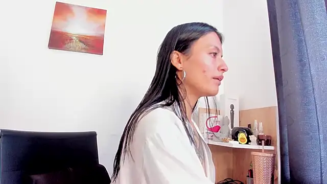 Snapshot of nia__white chatting on November 3, 5:03 pm nia white online show from November 3, 5:03 pm