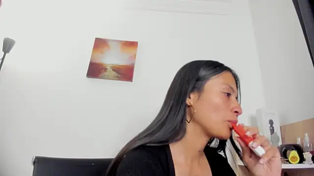 Snapshot of nia__white chatting on June 10, 1:39 am nia white online show from June 10, 1:39 am