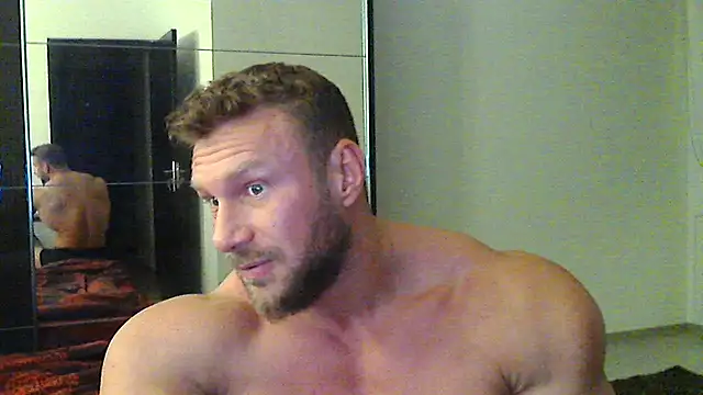 Snapshot of muscularkevin chatting on December 4, 5:05 am muscularkevin online show from December 4, 5:05 am