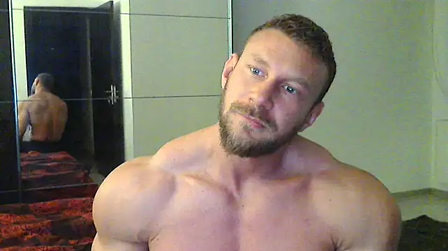Snapshot of muscularkevin chatting on December 6, 4:47 am muscularkevin online show from December 6, 4:47 am