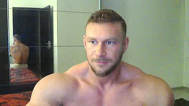 Snapshot of muscularkevin chatting on December 11, 4:49 am muscularkevin online show from December 11, 4:49 am