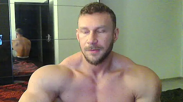 Snapshot of muscularkevin chatting on December 15, 4:51 am muscularkevin online show from December 15, 4:51 am