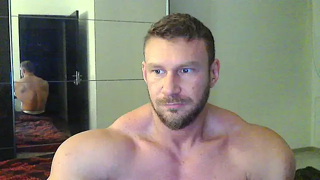 Snapshot of muscularkevin chatting on December 24, 4:44 am muscularkevin online show from December 24, 4:44 am