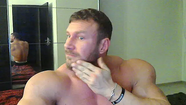 Snapshot of muscularkevin chatting on December 24, 2:12 pm muscularkevin online show from December 24, 2:12 pm