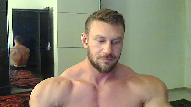 Snapshot of muscularkevin chatting on December 25, 1:09 pm muscularkevin online show from December 25, 1:09 pm