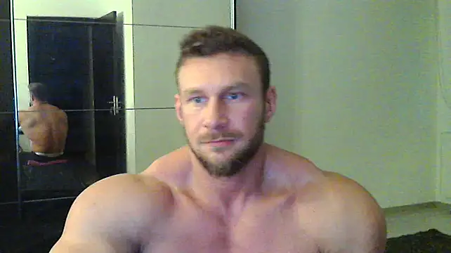 Snapshot of muscularkevin chatting on January 2, 2:35 pm muscularkevin online show from January 2, 2:35 pm