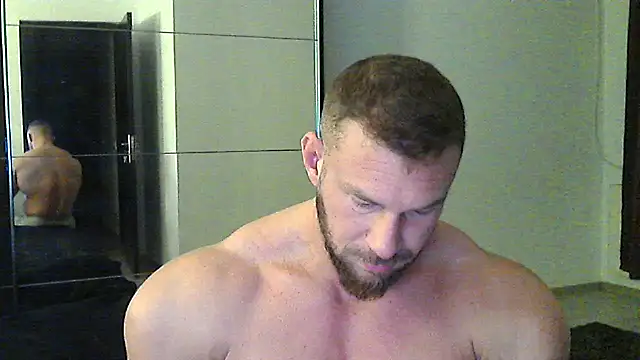 Snapshot of muscularkevin chatting on November 24, 4:45 am muscularkevin online show from November 24, 4:45 am
