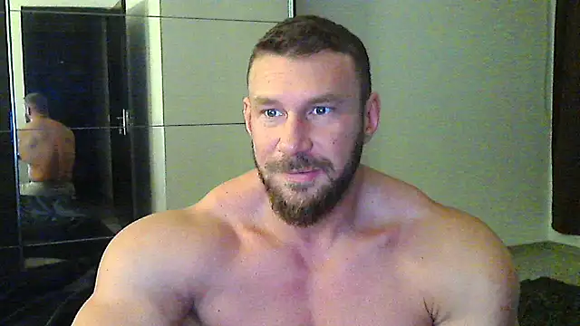 Snapshot of muscularkevin chatting on December 2, 4:18 am muscularkevin online show from December 2, 4:18 am