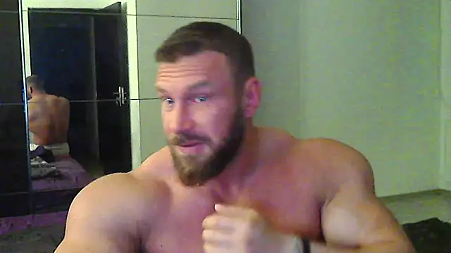 Snapshot of muscularkevin chatting on May 6, 3:24 am muscularkevin online show from May 6, 3:24 am