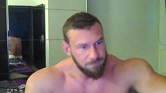 Snapshot of muscularkevin chatting on May 16, 3:25 am muscularkevin online show from May 16, 3:25 am