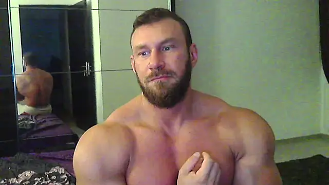 Snapshot of muscularkevin chatting on May 18, 3:46 am muscularkevin online show from May 18, 3:46 am
