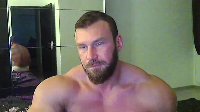 Snapshot of muscularkevin chatting on May 18, 4:07 am muscularkevin online show from May 18, 4:07 am