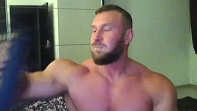 Snapshot of muscularkevin chatting on May 21, 3:24 am muscularkevin online show from May 21, 3:24 am