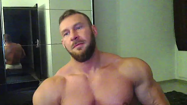 Snapshot of muscularkevin chatting on May 23, 3:23 am muscularkevin online show from May 23, 3:23 am