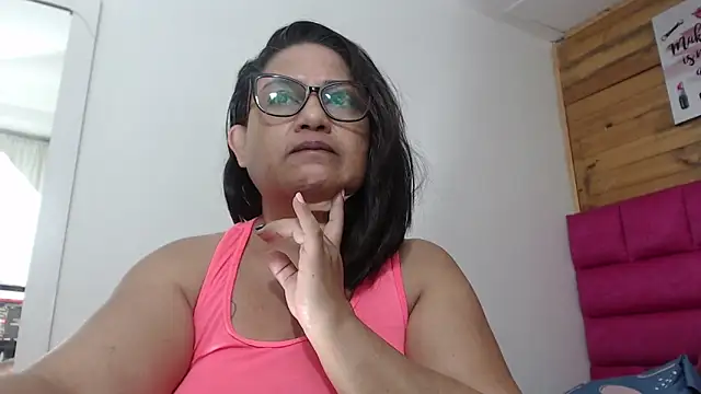 Snapshot of Katha_Marck chatting on May 3, 10:43 am Katha Marck online show from May 3, 10:43 am