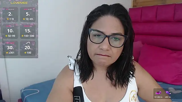Snapshot of Katha_Marck chatting on May 7, 12:43 pm Katha Marck online show from May 7, 12:43 pm