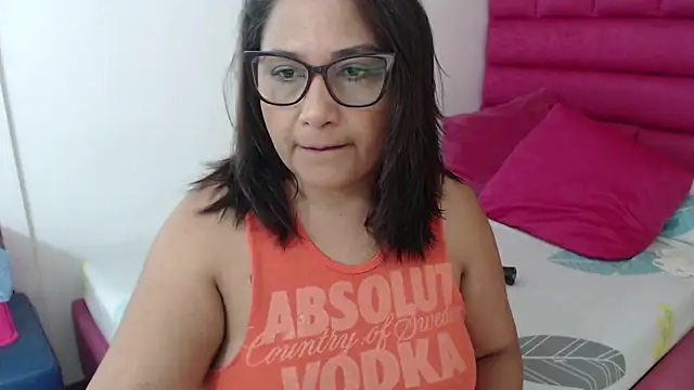 Snapshot of Katha_Marck chatting on May 18, 2:56 pm Katha Marck online show from May 18, 2:56 pm