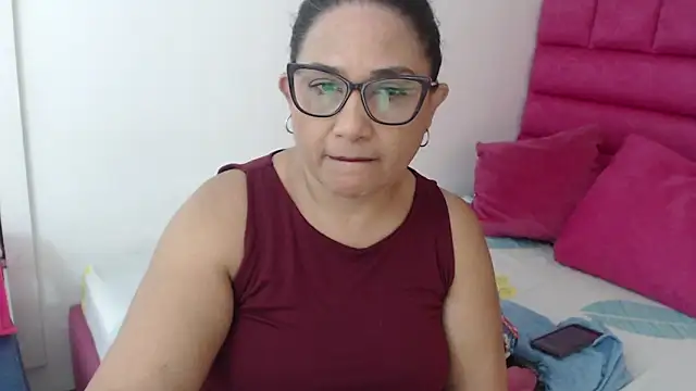 Snapshot of Katha_Marck chatting on May 19, 12:44 pm Katha Marck online show from May 19, 12:44 pm