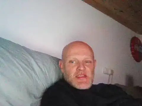 Snapshot of davigochi77bcn chatting on March 2, 9:54 pm davigochi77bcn online show from March 2, 9:54 pm