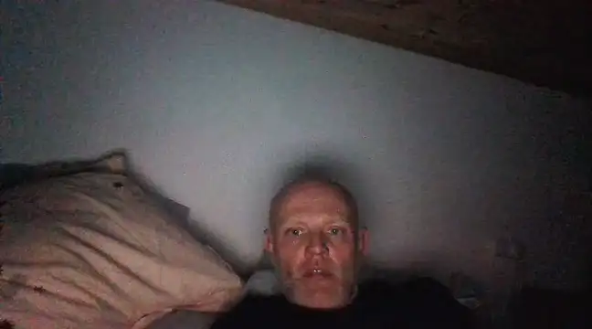 Snapshot of davigochi77bcn chatting on March 5, 2:36 am davigochi77bcn online show from March 5, 2:36 am