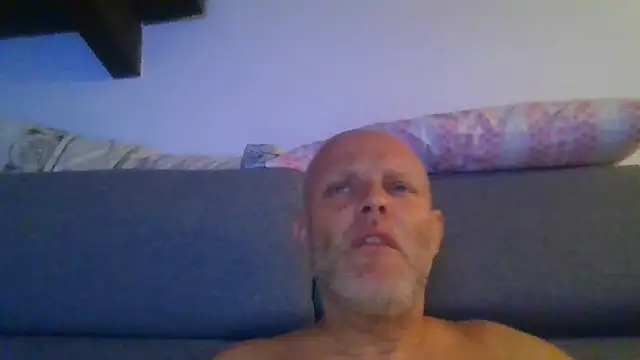 Snapshot of davigochi77bcn chatting on October 3, 9:34 pm davigochi77bcn online show from October 3, 9:34 pm