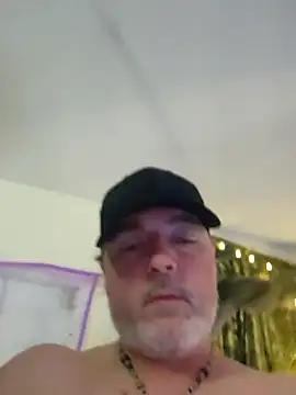 Snapshot of Hotredheadandtoungelasher chatting on December 14, 10:02 am Hotredheadandtoungelasher online show from December 14, 10:02 am