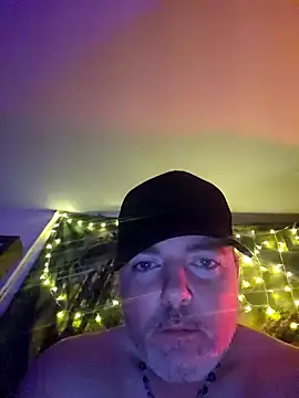 Snapshot of Hotredheadandtoungelasher chatting on December 19, 10:02 am Hotredheadandtoungelasher online show from December 19, 10:02 am