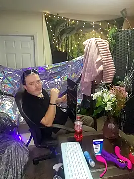 Snapshot of Hotredheadandtoungelasher chatting on December 31, 10:58 am Hotredheadandtoungelasher online show from December 31, 10:58 am