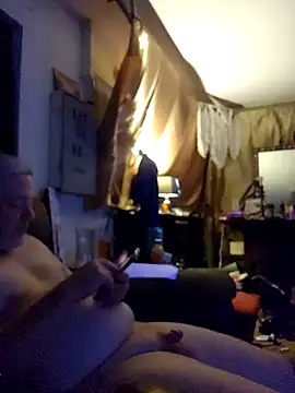 Snapshot of Hotredheadandtoungelasher chatting on November 6, 3:18 am Hotredheadandtoungelasher online show from November 6, 3:18 am