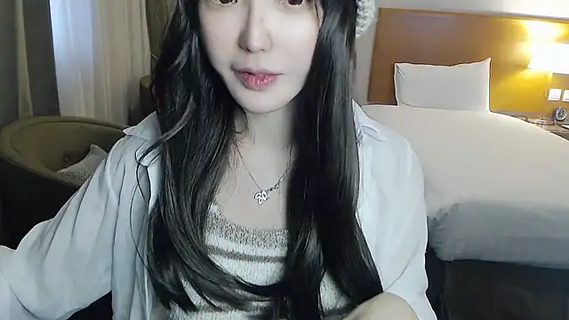 Snapshot of TBgril chatting on January 10, 8:05 am TBgril online show from January 10, 8:05 am