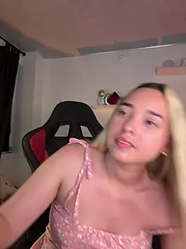 Snapshot of Irisweet_ chatting on March 5, 9:37 pm Irisweet online show from March 5, 9:37 pm