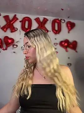 Snapshot of Irisweet_ chatting on February 21, 12:33 am Irisweet online show from February 21, 12:33 am