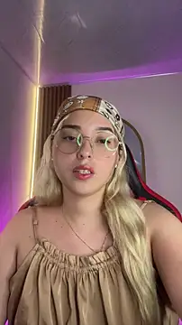 Snapshot of Irisweet_ chatting on May 29, 6:11 am Irisweet online show from May 29, 6:11 am