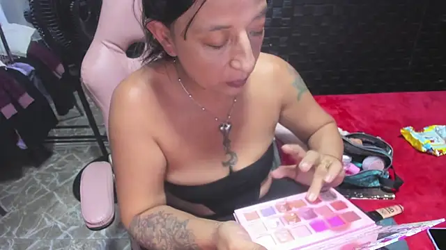 Snapshot of mature_sexi40 chatting on June 25, 11:48 am mature sexi40 online show from June 25, 11:48 am